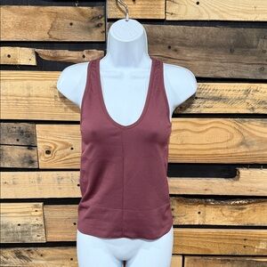 Athleta Aurora Ribbed Seamless Tank Top In‎ Tawny Rose
S/981945 Size Small